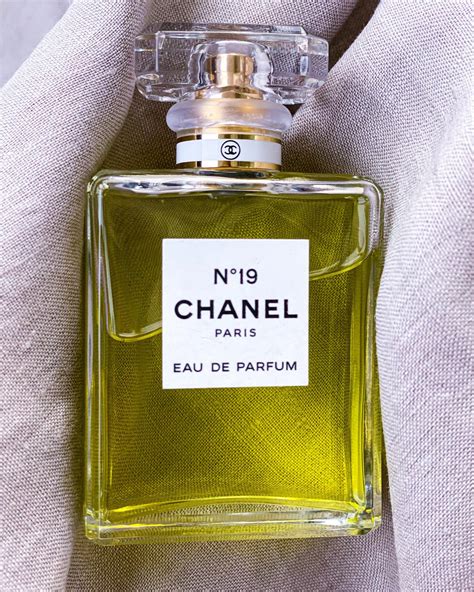 chanel no 19 eau de parfum 35ml|chanel no 19 price.